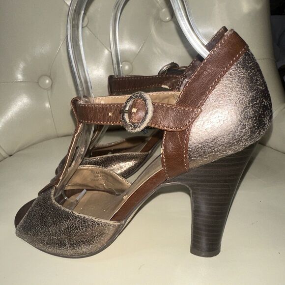 Vintage Twenty-One T-Strap Brown Gold Leather Sandals Heel Shoes Size 7 - Picture 6 of 11